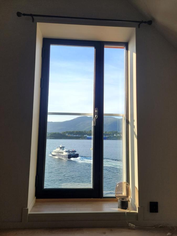 Single Elegant Room I Sentrum- Sea View Ålesund Eksteriør bilde
