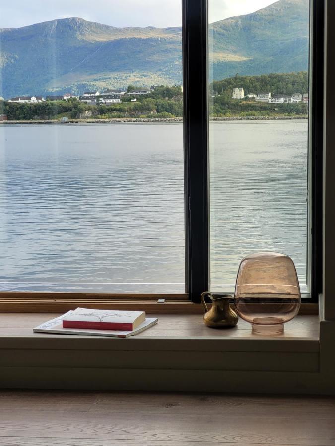 Single Elegant Room I Sentrum- Sea View Ålesund Eksteriør bilde