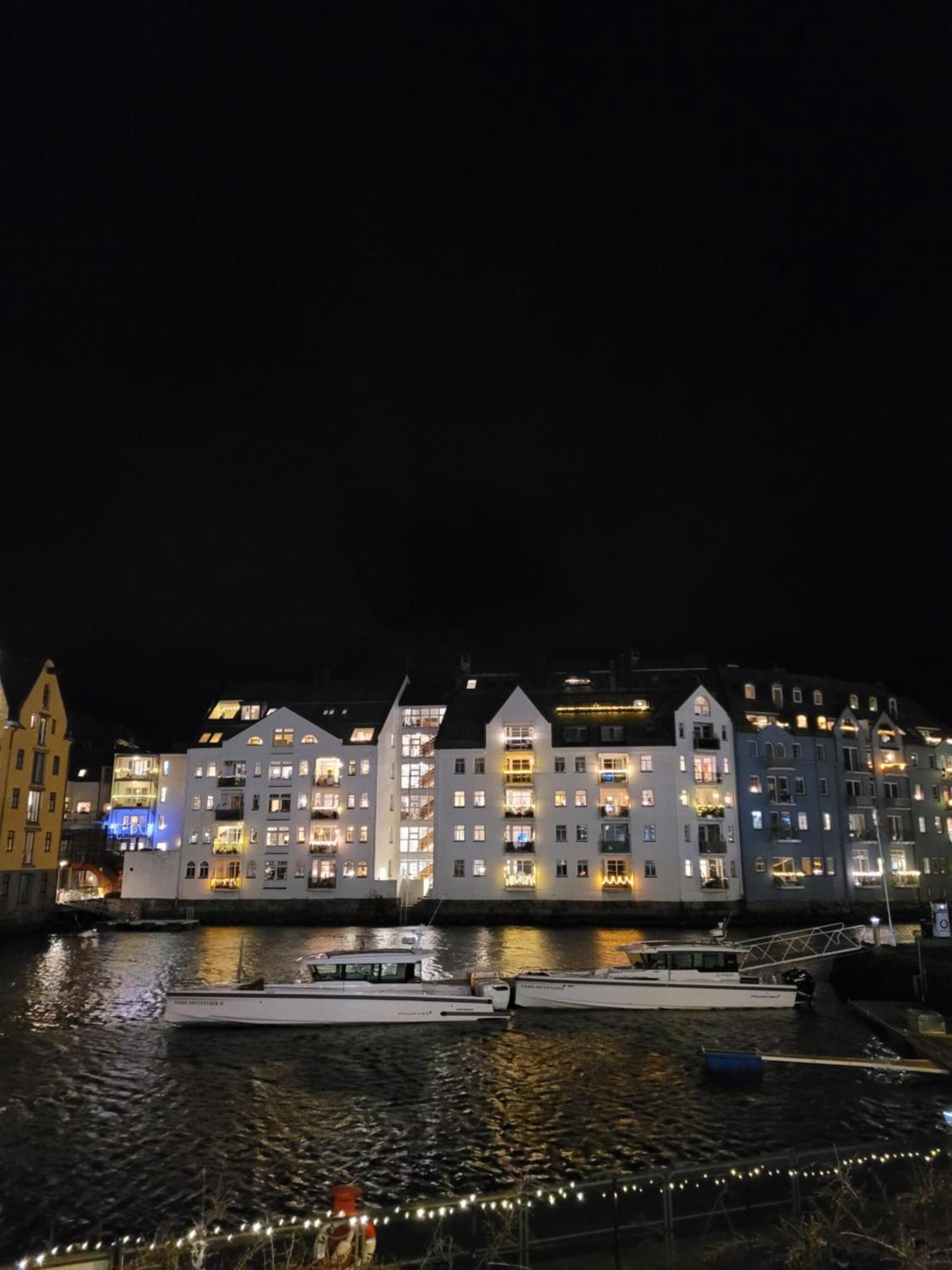 Single Elegant Room I Sentrum- Sea View Ålesund Eksteriør bilde